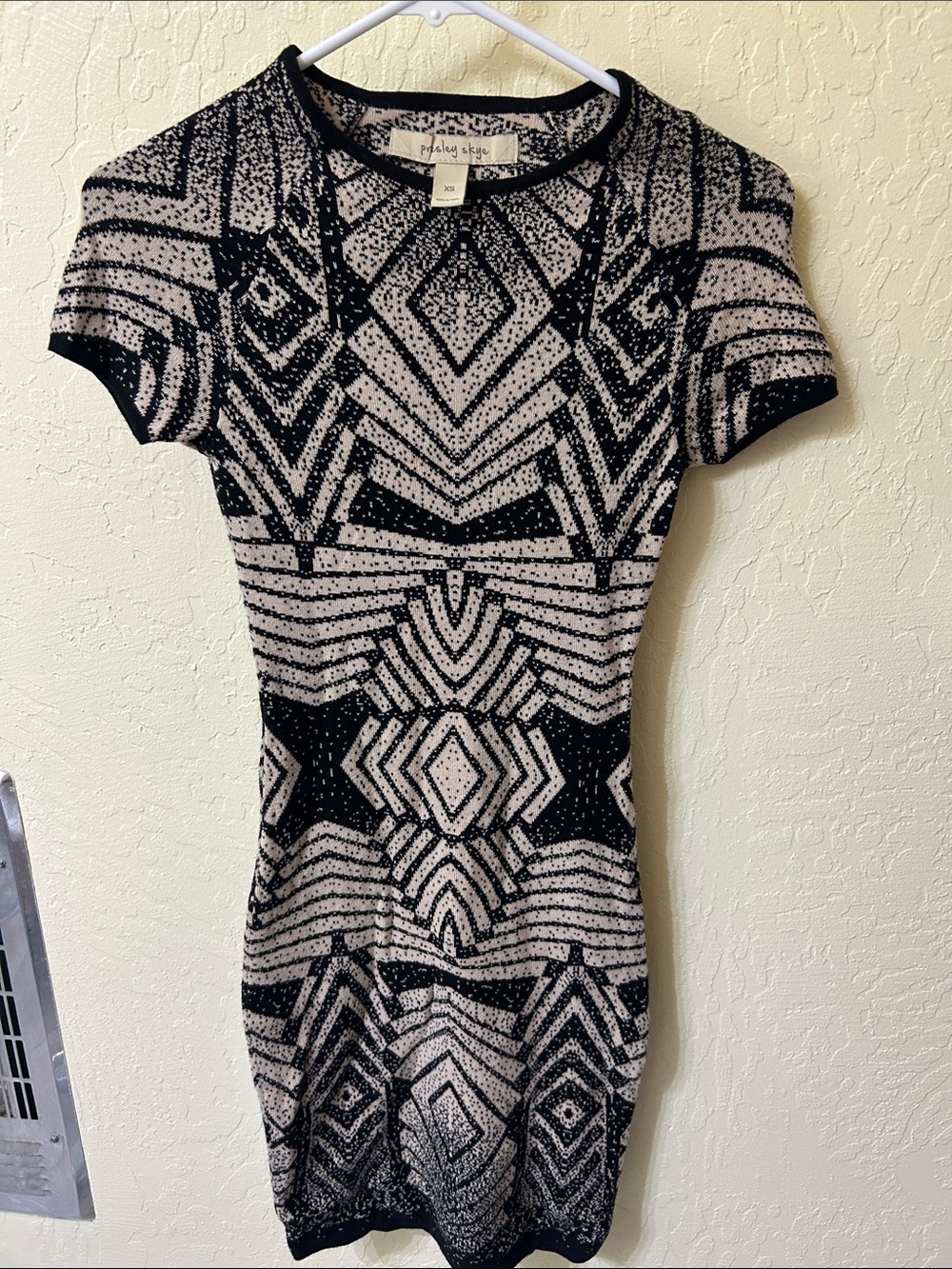 Presley Skye Black and Cream Geometric Short Sleeve Bodycon Dress